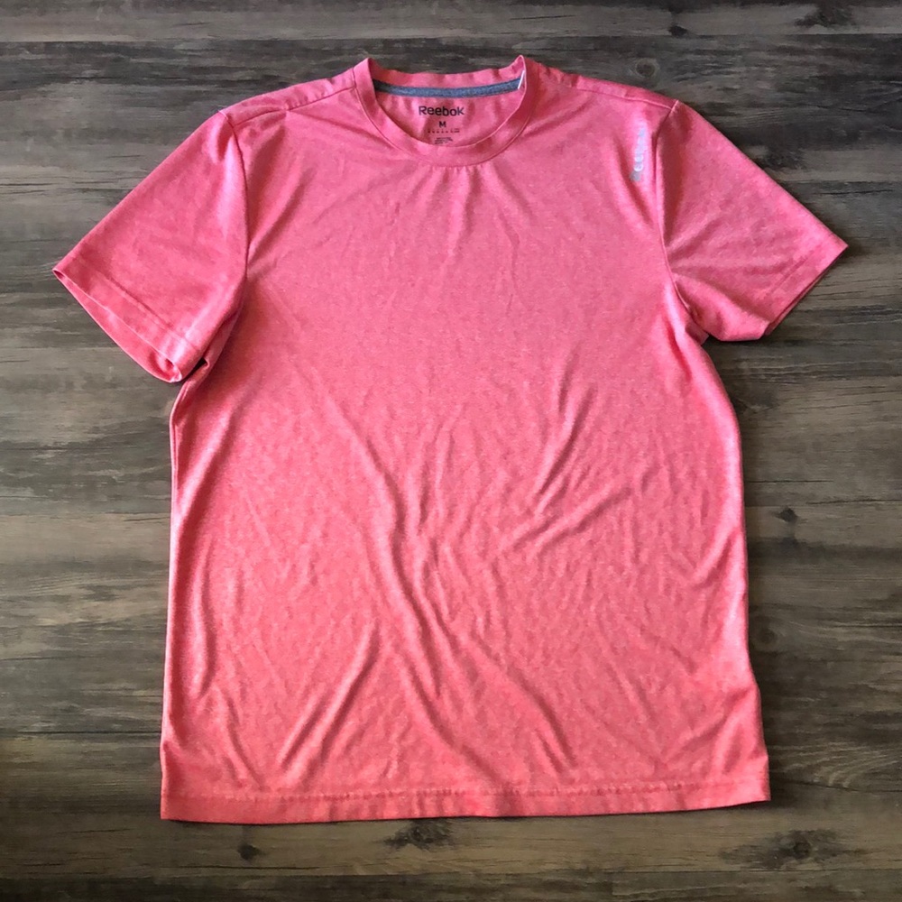 Reebok Coral Pink Athleisure Tee size Medium